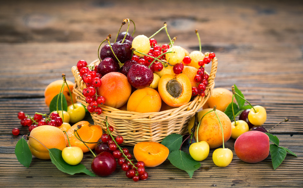 Какие фрукты и ягоды заказывать в июле