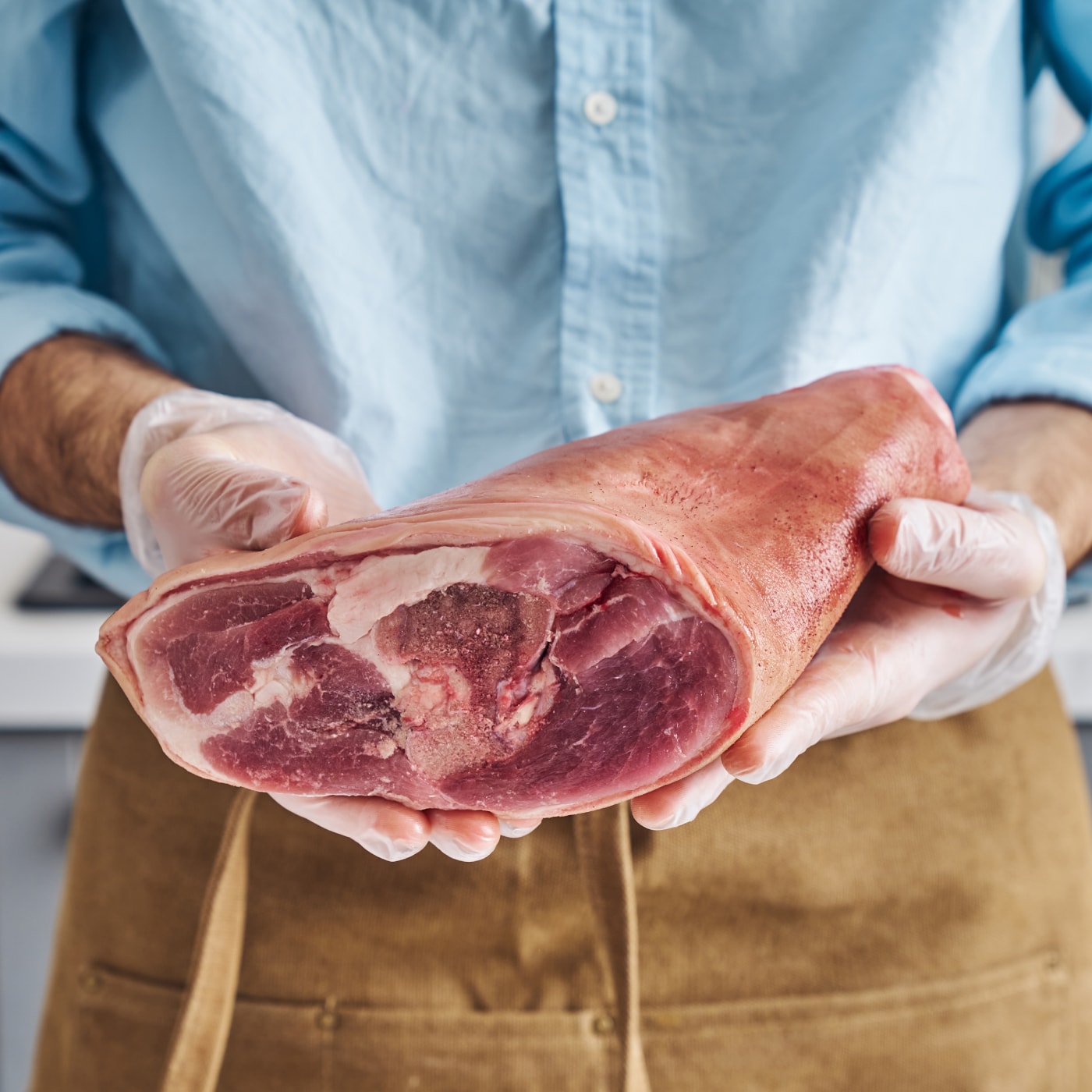 Изображение товара Рулька свиная на косточке из замороженного сырья 1-1.5кг