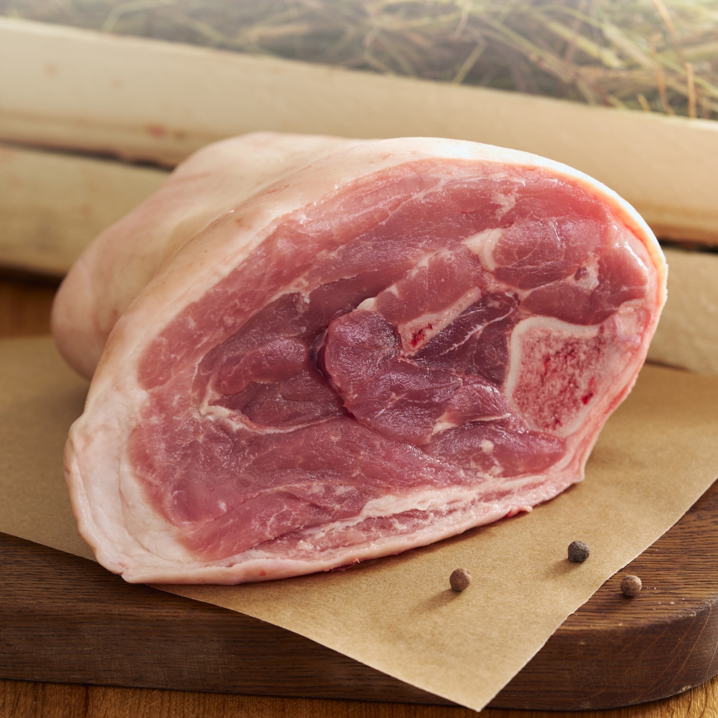 Изображение товара Рулька свиная фермерская охлажденная натуральная свежая 329 рублей