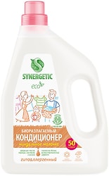 Биоразлагаемый кондиционер-ополаскиватель для белья SYNERGETIC Миндальное молочко 1.5л