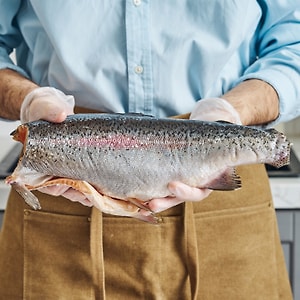 Изображение товара Форель охлажденная потрошеная из замороженного сырья 0.9-1.8кг