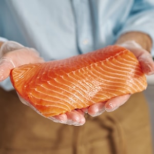 Изображение товара Семга  филе на коже охлажденная Премиум