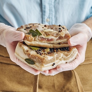 Изображение товара Грудинка соленая пряная 0.2-0.4кг