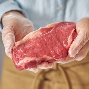 Изображение товара Стейк из мраморной говядины Striploin 0.4-0.7кг