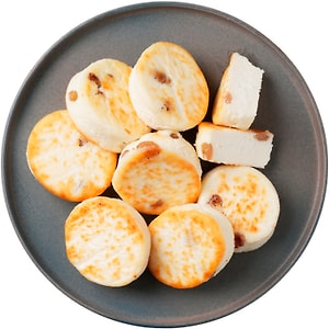 Изображение товара Сырники творожные с изюмом Умное решение от Vprok.ru 400г