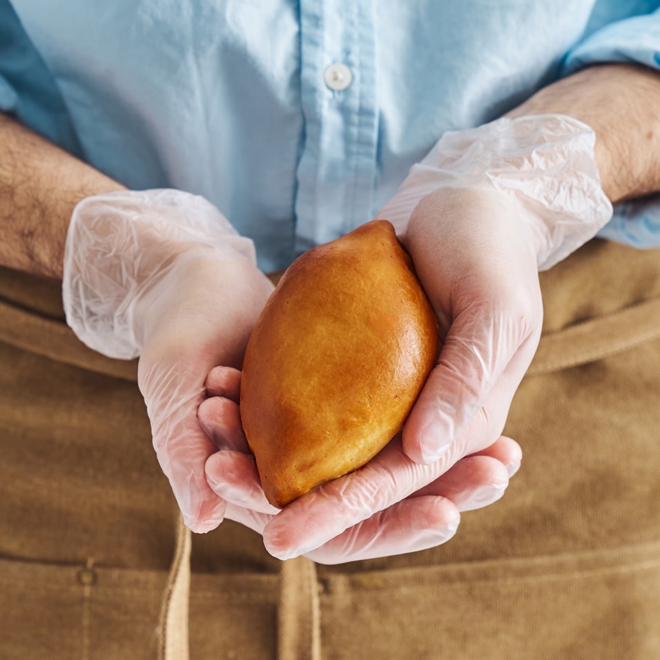 Пирожок с капустой и яйцом 70г - Vprok.ru Перекрёсток