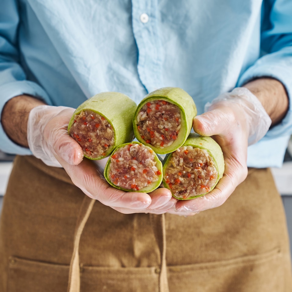 Кабачки фаршированные свининой и курицейс доставкой!