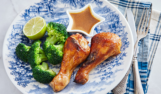 Курица в арахисовом соусе с брокколи