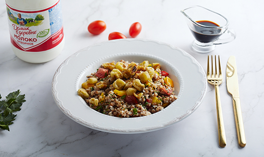 Гречневая каша с баклажанами и томатами