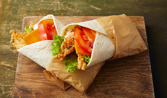 Ролл с курицей и соусом Цезарь