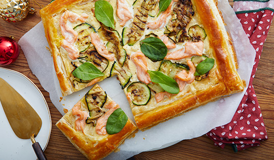 Тарт с лососем и кабачком