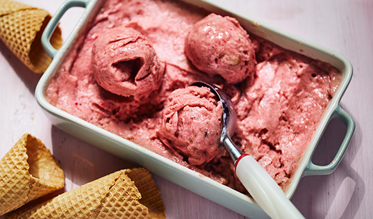 Мороженое из клубники и бананов