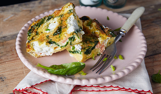 Фритата с лососем и сливочным сыром