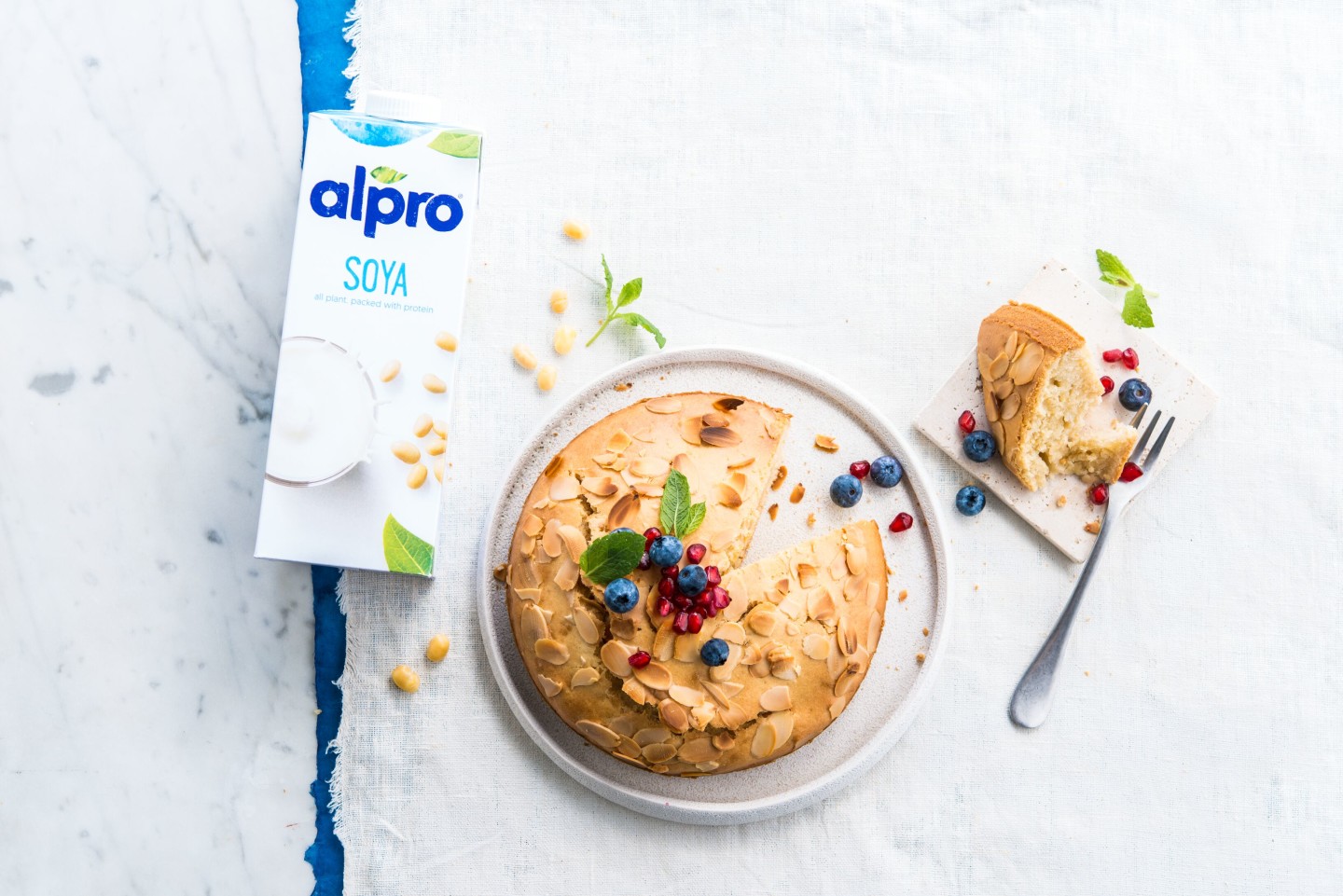 Легкий ванильный кекс на соевом Alpro 