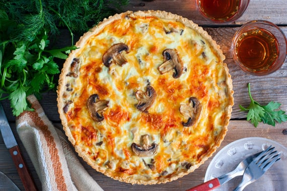 Заливной пирог с курицей и грибами