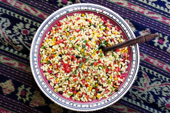 Салат из мелкой пасты с овощами 